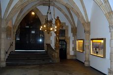 Neue Rathaus_Durchgang zum Innenhof.JPG